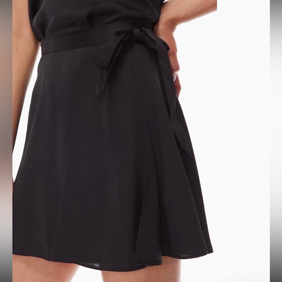 Aritzia Dresses & Skirts - Gorgeous Aritzia rare NWT winder skirt in black